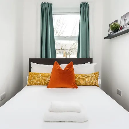Queensmaryhospital-queensmaryuniversity-convenient-cosy London