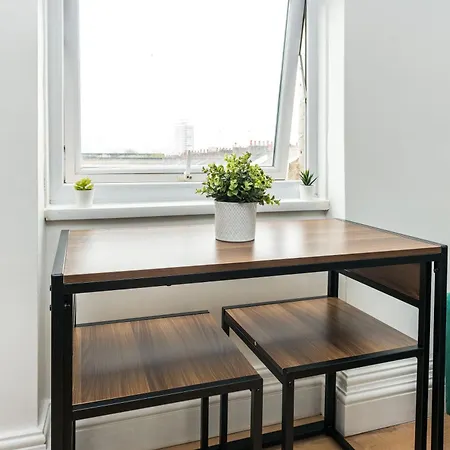 Queensmaryhospital-queensmaryuniversity-convenient-cosy