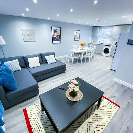 شقة Spacious 2-bedroom Flat In - F3