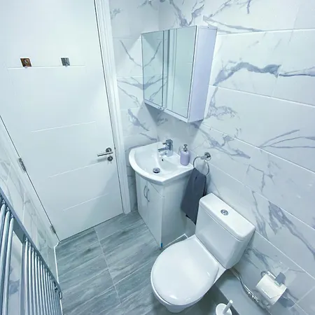 Spacious 2-bedroom Flat In - F3 Apartment *