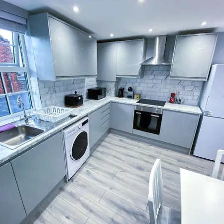 Spacious 2-bedroom Flat In - F3 London