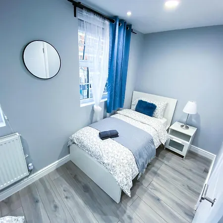Spacious 2-bedroom Flat In - F3 Apartment *