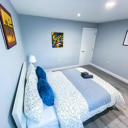 Spacious 2-bedroom Flat In - F3 Apartment