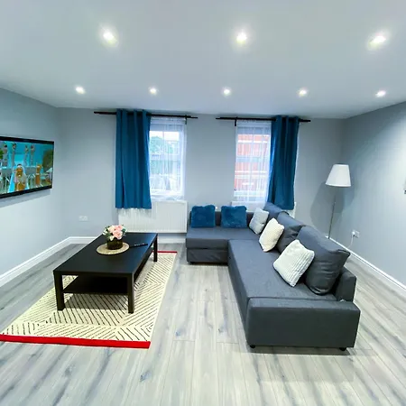 Spacious 2-bedroom Flat In - F3 *