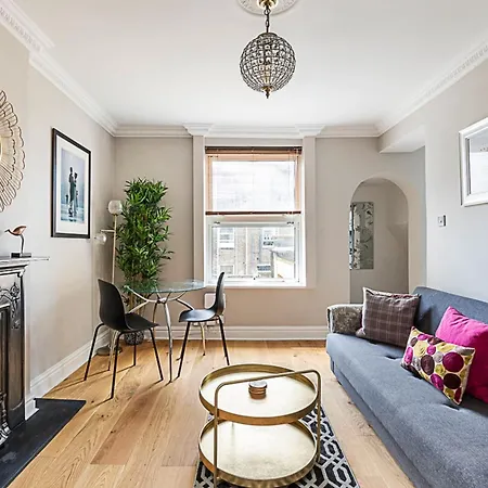 Modern Top-floor Victorian Charm In Kensington Apartment