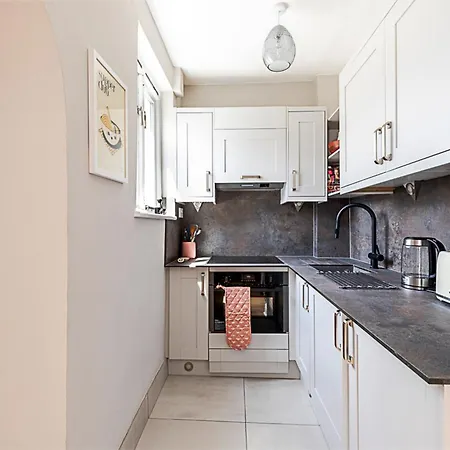Apartment Modern Top-floor Victorian Charm In Kensington *