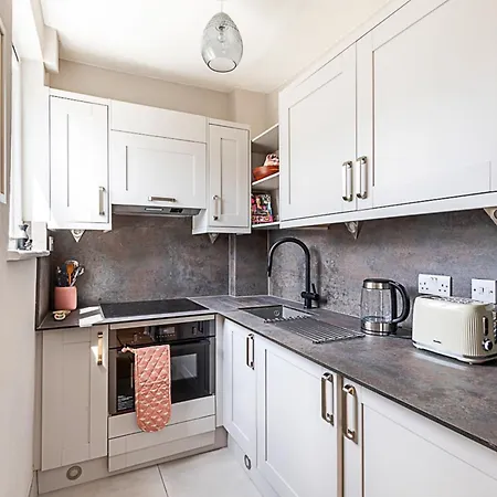 Apartment Modern Top-floor Victorian Charm In Kensington *
