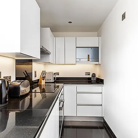 Elegant And Cosy Family In Marylebone Apartment London