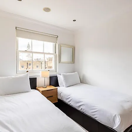 Elegant And Cosy Family In Marylebone London