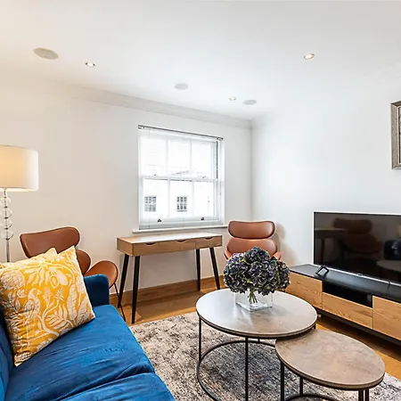 Elegant And Cosy Family In Marylebone London