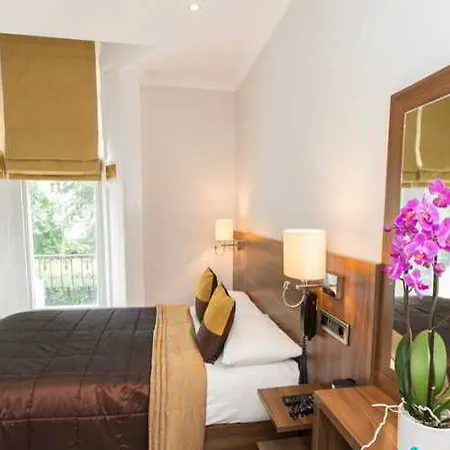 House Hotel