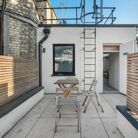 Maddox Street Apartment *