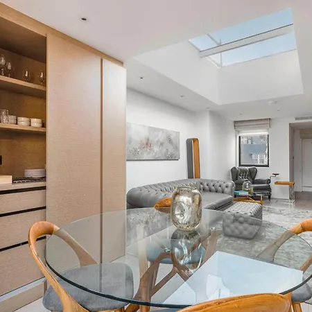 Maddox Street Apartment *