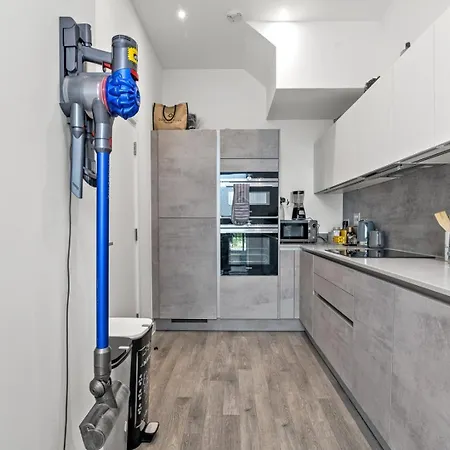 Apartment Guestready - A Modern Gem In Acton London