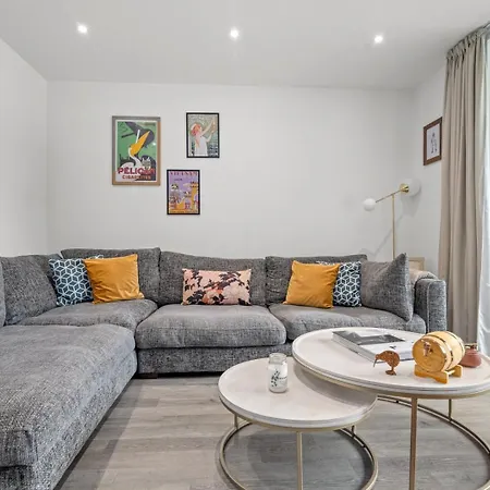 Guestready - A Modern Gem In Acton *