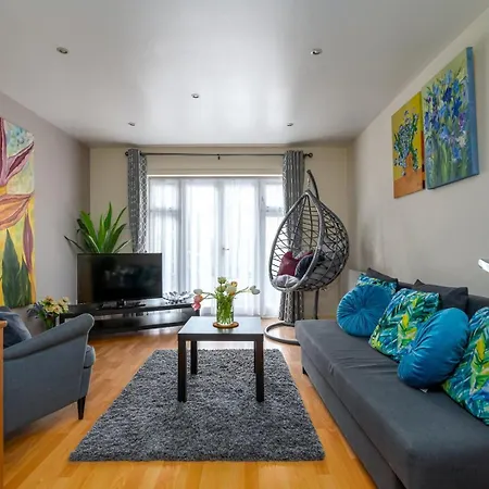 Holiday home Guestready - A Touch Of Elegance In Burnt Oak