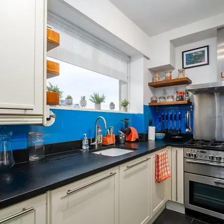 Guestready - Vibrant Near Eye Apartment