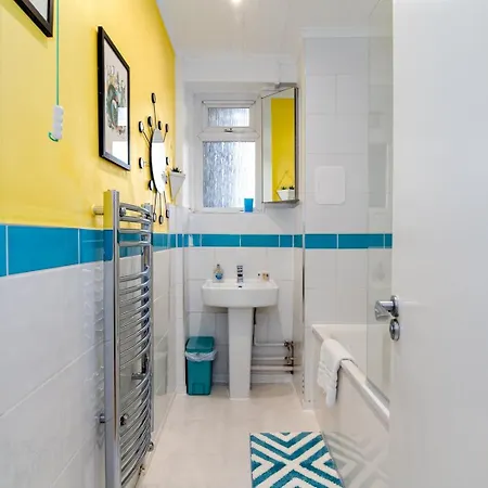 Guestready - Vibrant Near Eye Apartment