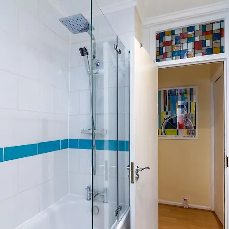 Guestready - Vibrant Near Eye London