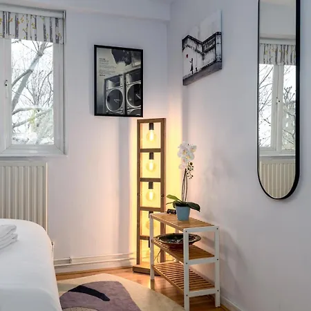 Guestready - Vibrant Near Eye * London
