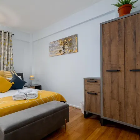 Guestready - Vibrant Near Eye Apartment *