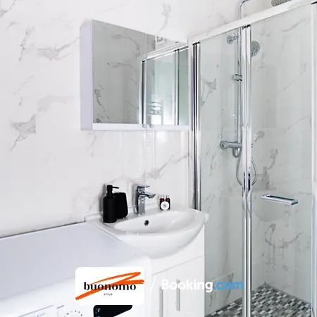 Appartement Three Bedroom At Buonomo Short Lets & Serviced With Netflix & Games *