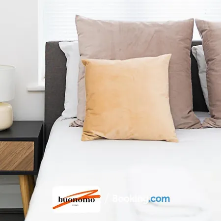 Three Bedroom At Buonomo Short Lets & Serviced With Netflix & Games Apartment London