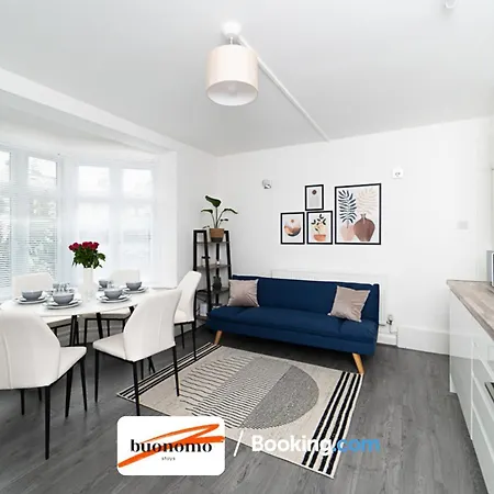 Apartment Three Bedroom At Buonomo Short Lets & Serviced With Netflix & Games *