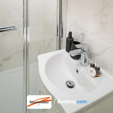 Three Bedroom At Buonomo Short Lets & Serviced With Netflix & Games Apartment *