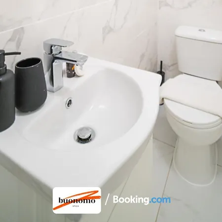 Three Bedroom At Buonomo Short Lets & Serviced With Netflix & Games London
