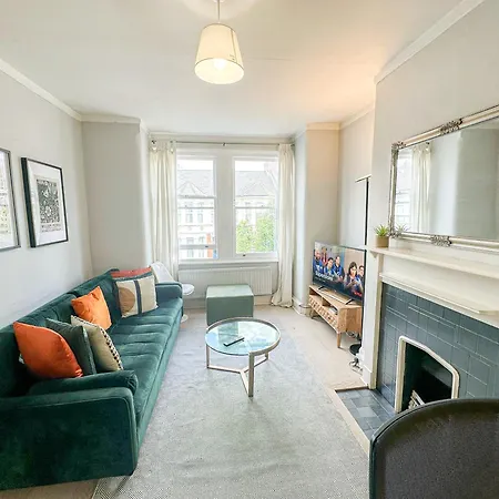 Stylish 1-bed Flat In Willesden With Private Patio * London