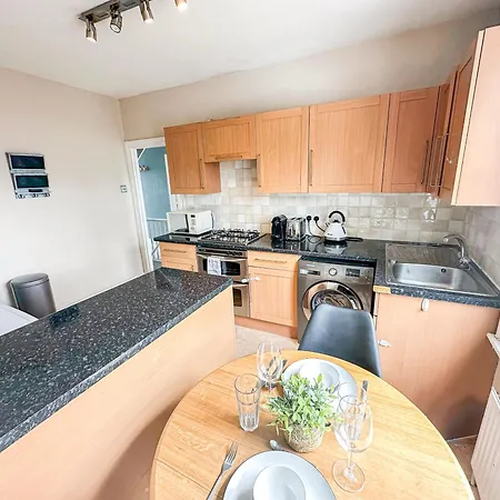Stylish 1-bed Flat In Willesden With Private Patio Apartment