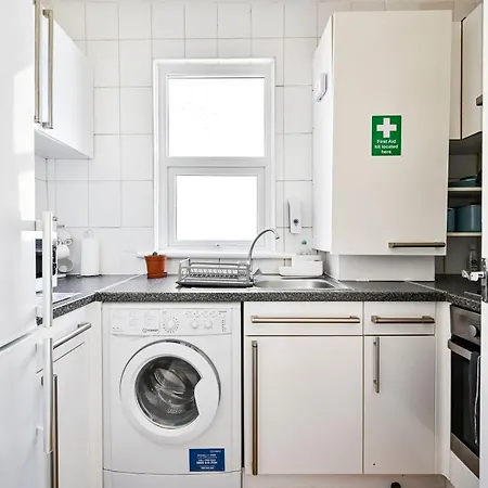 2-Bed, Sleeps 8 In Leyton E10, Near Stratford London