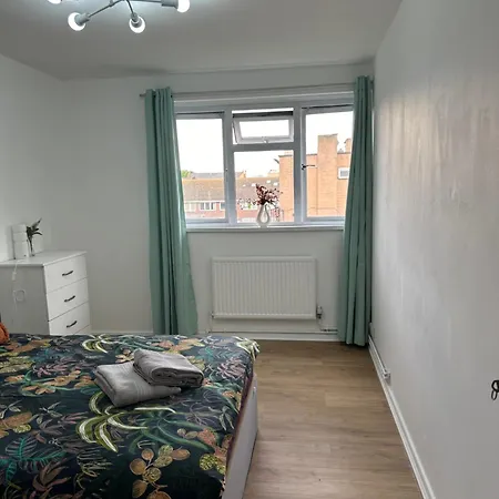 Apartment Shared In A Luxury 3 Bedroom Flat In Aldgate, E1!central