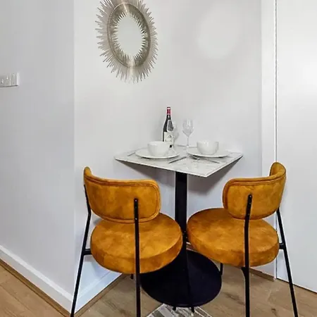 Apartment Ensuite Stylish - 3 Min To Trains - Pass The Keys London
