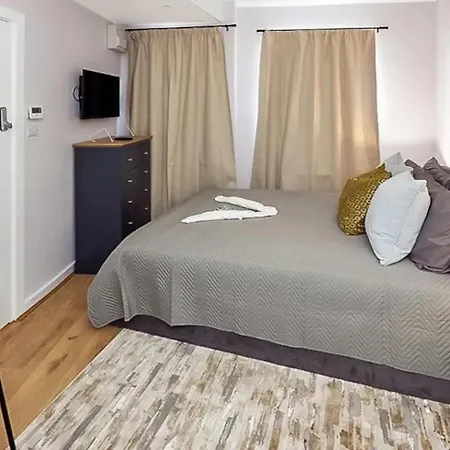 Ensuite Stylish - 3 Min To Trains - Pass The Keys Apartment