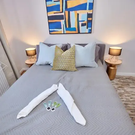 Apartment Ensuite Stylish - 3 Min To Trains - Pass The Keys London