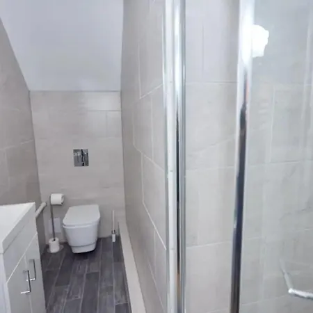 Ensuite Stylish - 3 Min To Trains - Pass The Keys Apartment *