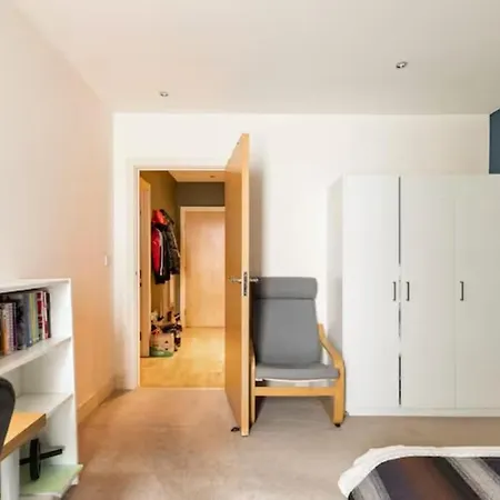 Spacious Air-conditioned Double With Workspace Homestay