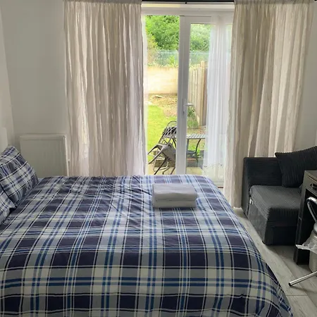 Homestay Large Double Ovo Wembley Stadium London