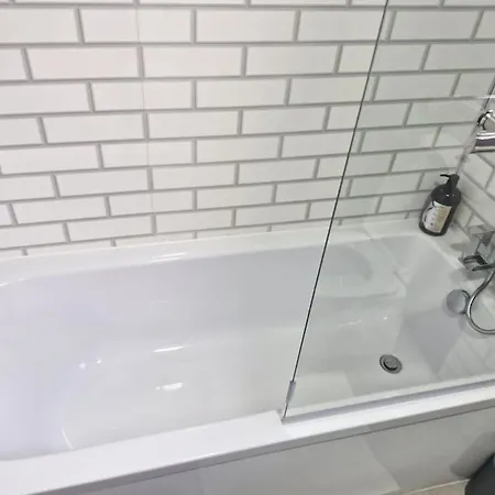 Holiday home Greater London For Large Groups In Front Of A Local Park *