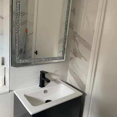 Lovely 1-bedroom In *