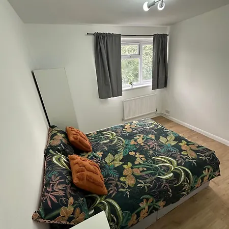 Shared In A Luxury 3 Bedroom Flat In Aldgate, E1!central Apartment London