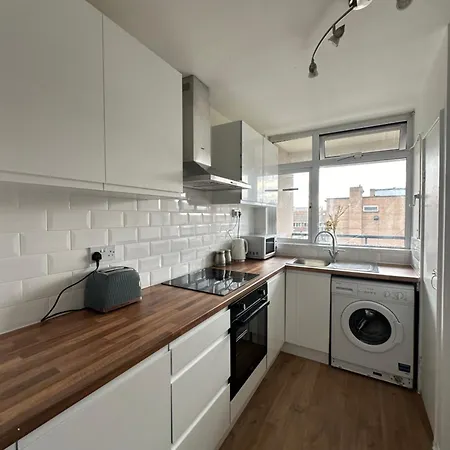 Apartment Shared In A Luxury 3 Bedroom Flat In Aldgate, E1!central
