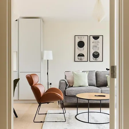 The East Mile Quarters - Gorgeous 3bdr Flat With Balcony *