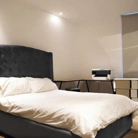 Central 1-bed Flat With River Thames Views And Winter Garden London