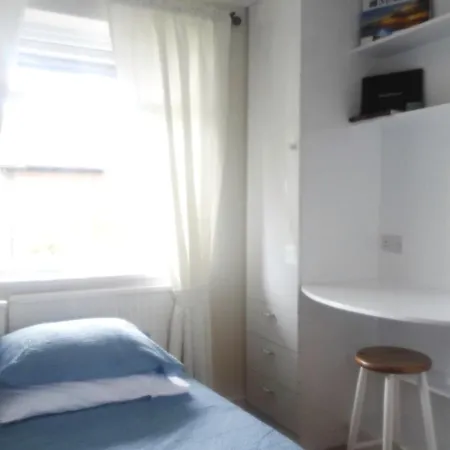 Cosy Wimbledon With 2 Bedrooms Apartament *
