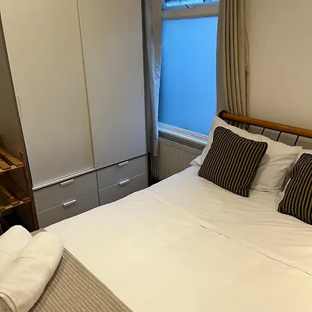 Cosy 1 Bed Flat Clapham North London