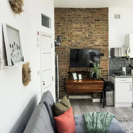 S5 Spacious-bright Studio-zone2-superkingbed Apartment