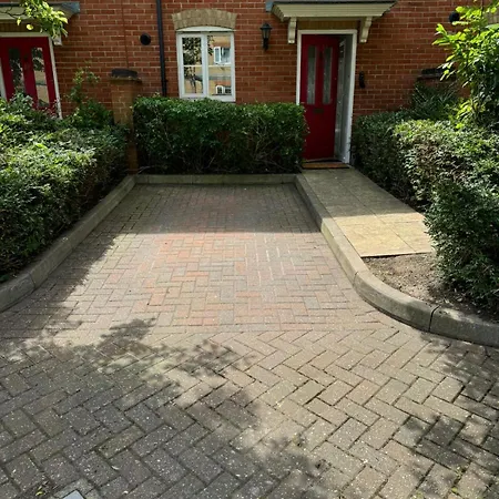 Holiday home Spacious 3 Bedroom Home, With Private Driveway 5 Minutes From Excel Centre & Custom House London